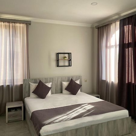 Hotel Menua Erévan Extérieur photo