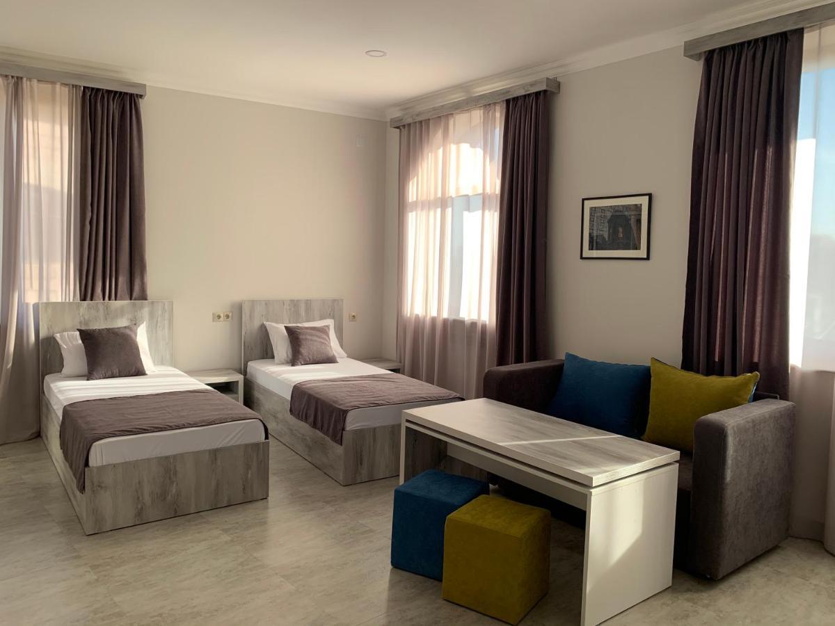 Hotel Menua Erévan Extérieur photo