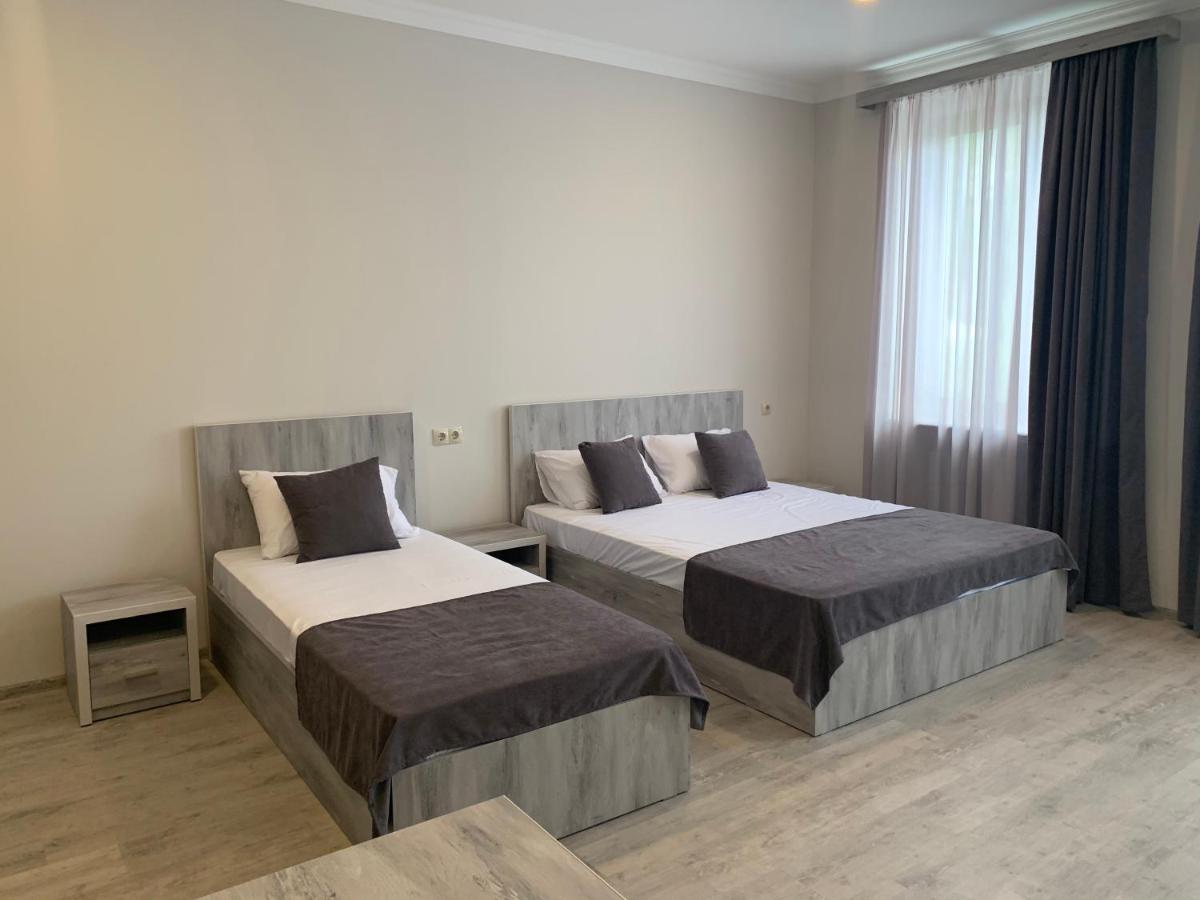Hotel Menua Erévan Extérieur photo