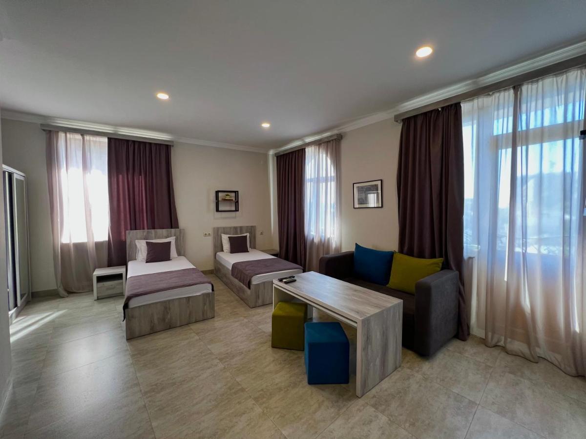 Hotel Menua Erévan Extérieur photo