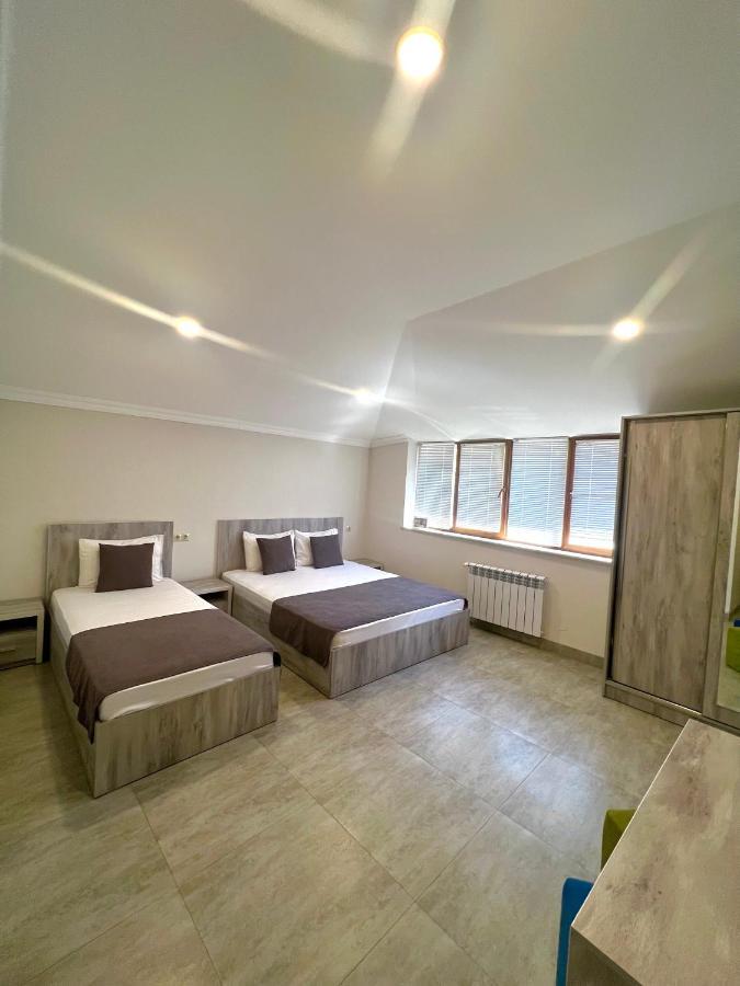 Hotel Menua Erévan Extérieur photo