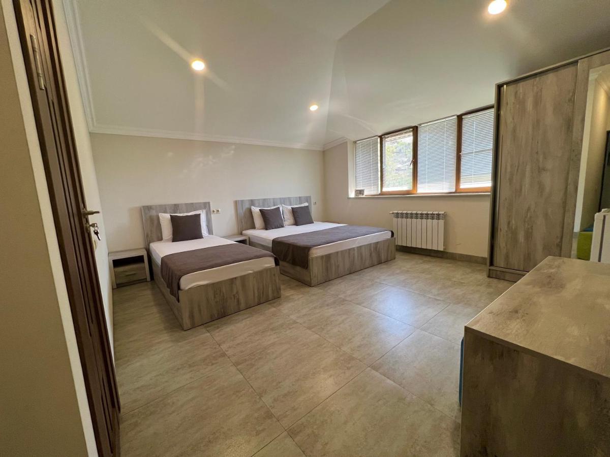 Hotel Menua Erévan Extérieur photo
