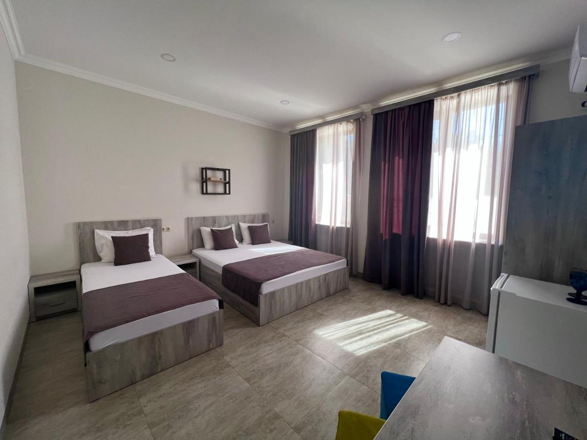 Hotel Menua Erévan Extérieur photo