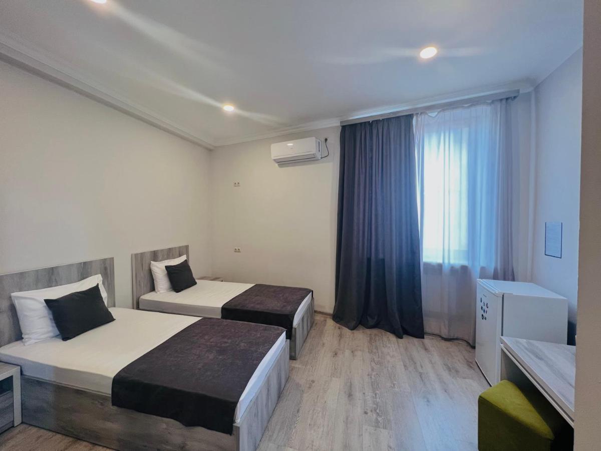 Hotel Menua Erévan Extérieur photo