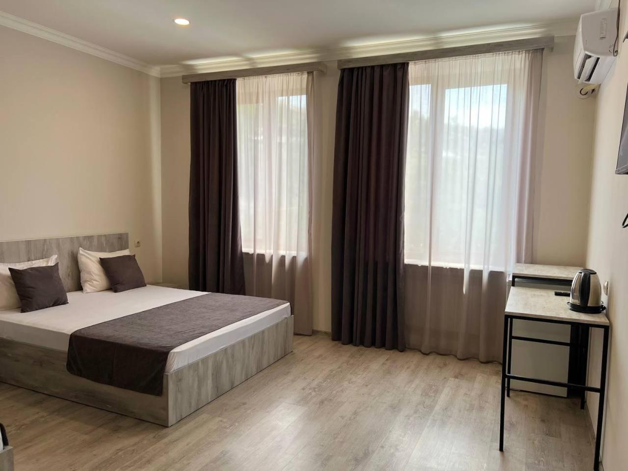 Hotel Menua Erévan Extérieur photo