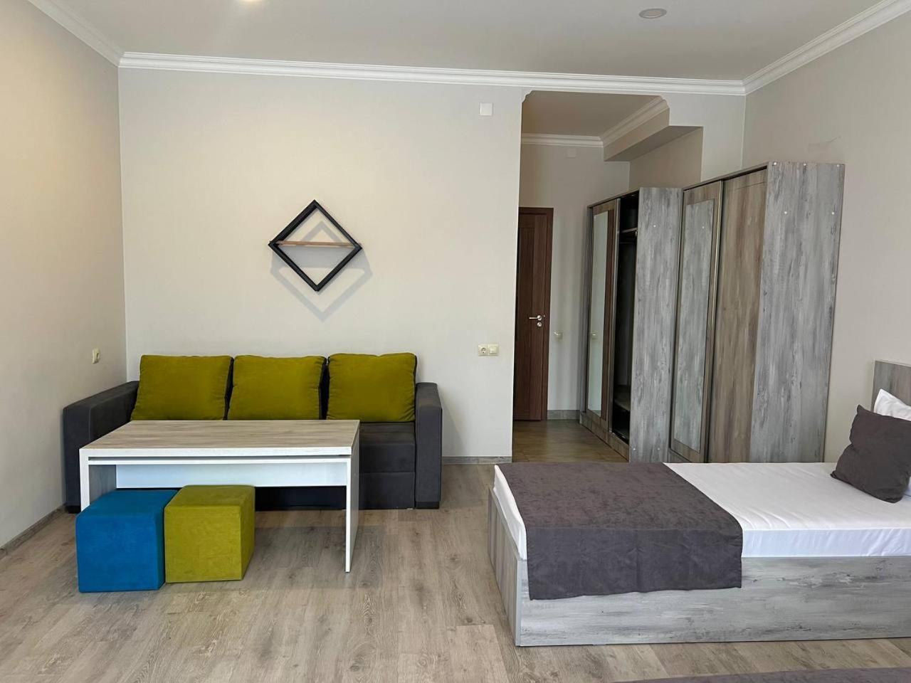 Hotel Menua Erévan Extérieur photo