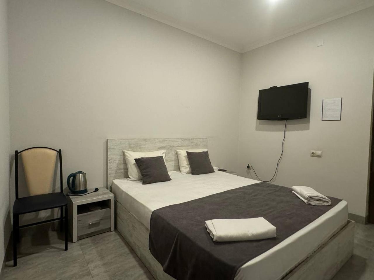 Hotel Menua Erévan Chambre photo