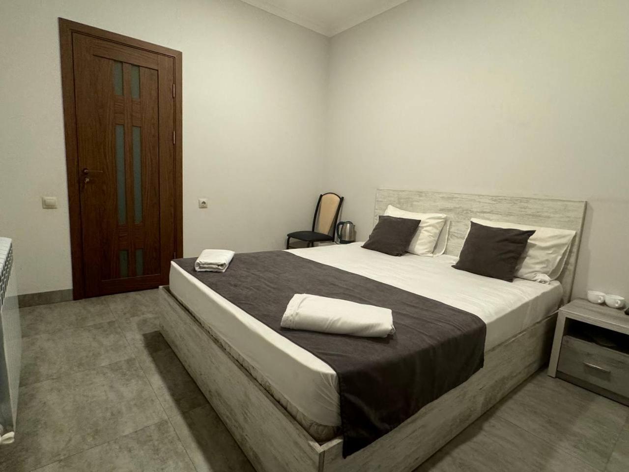 Hotel Menua Erévan Chambre photo