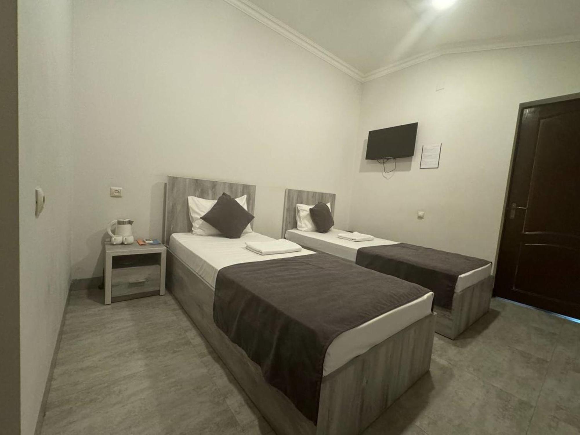 Hotel Menua Erévan Extérieur photo