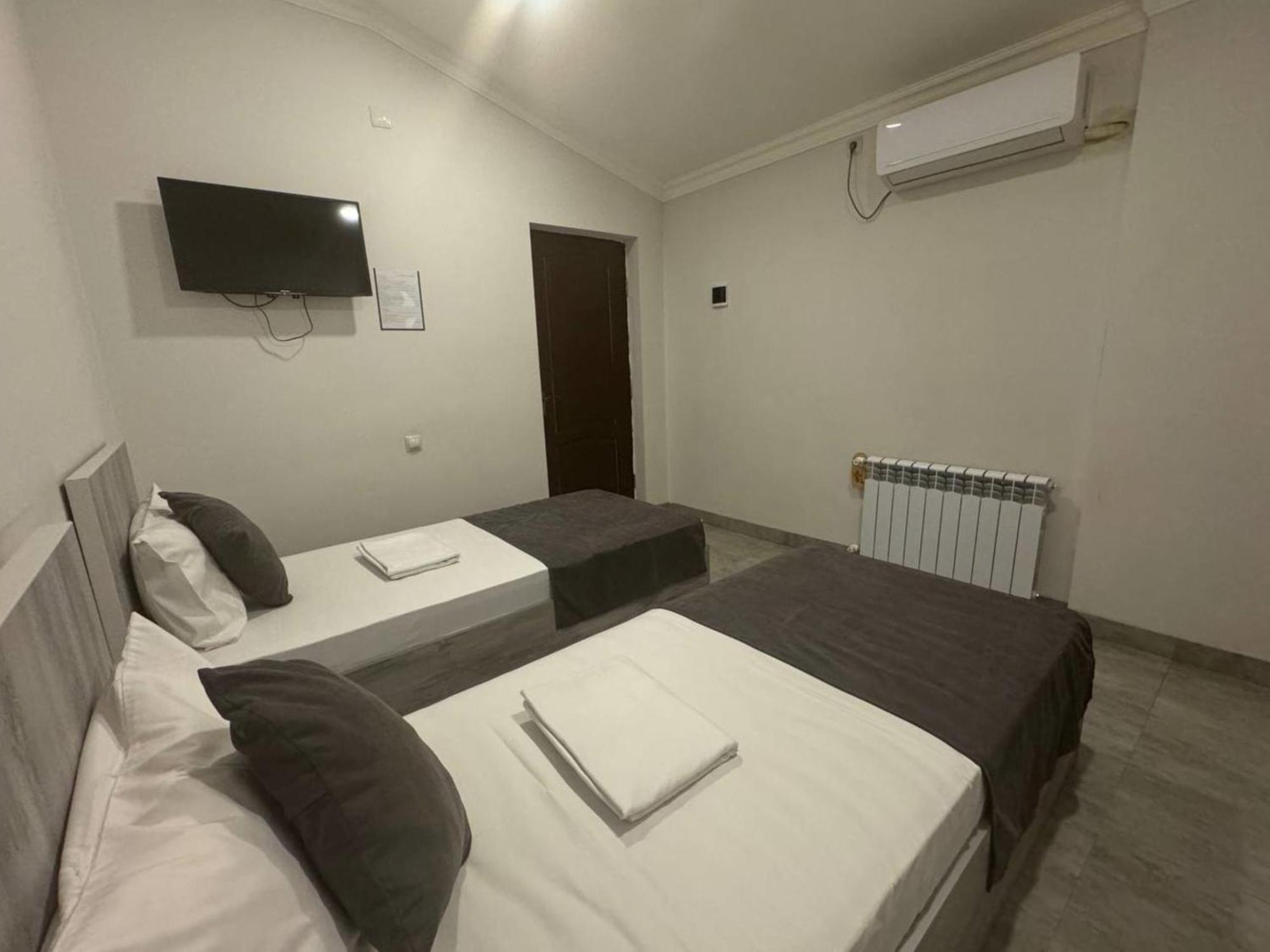 Hotel Menua Erévan Extérieur photo