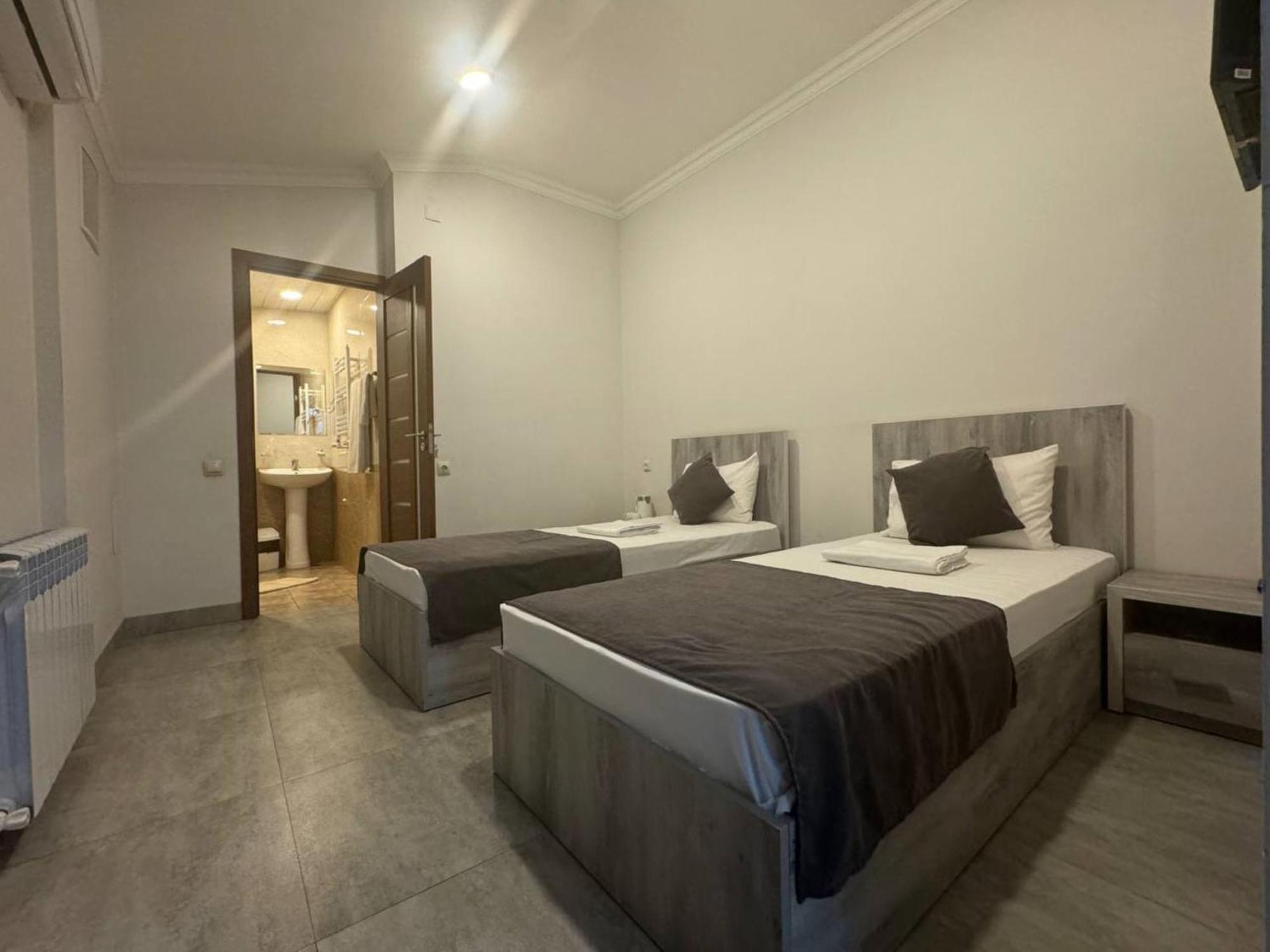 Hotel Menua Erévan Extérieur photo
