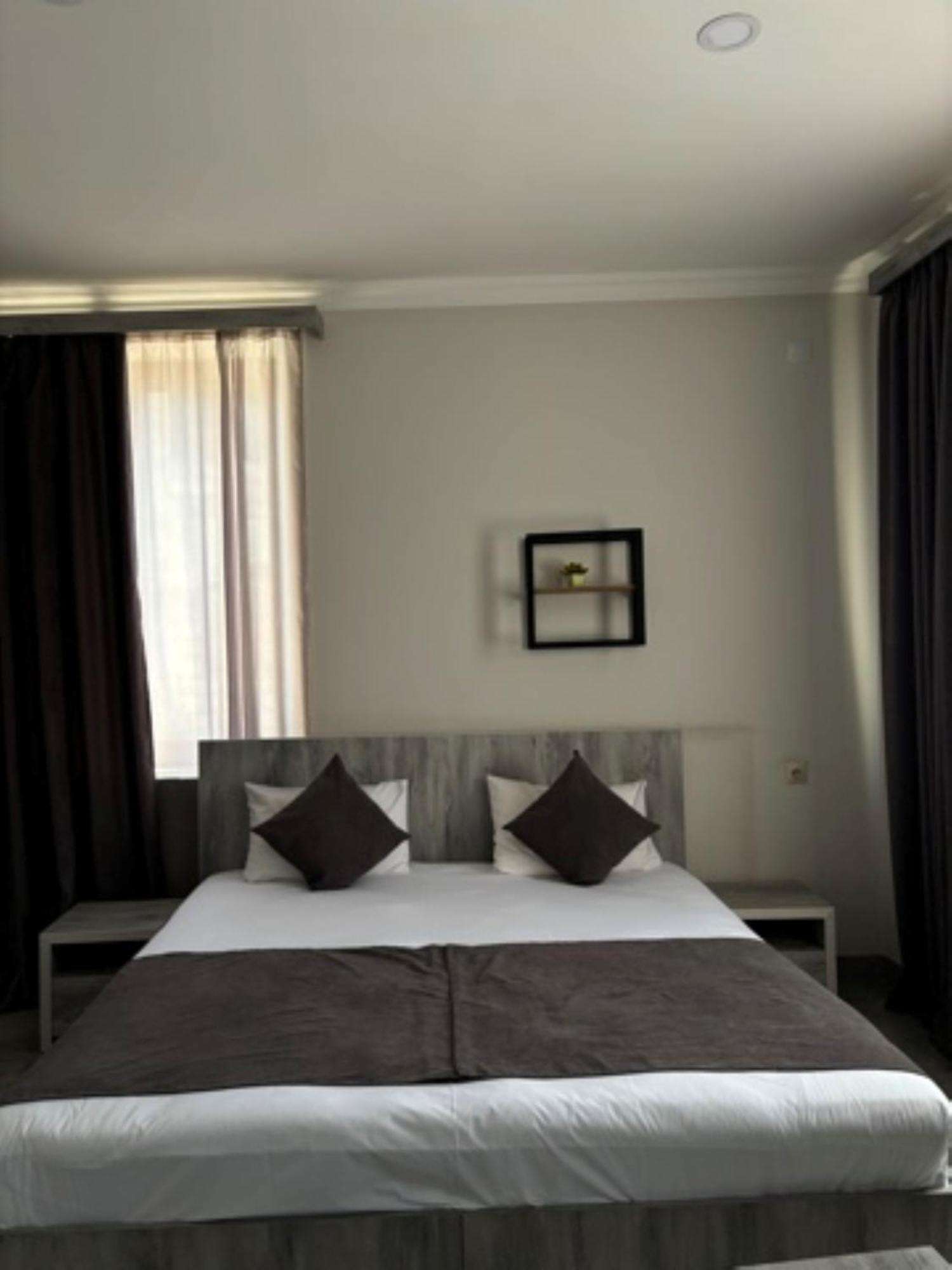 Hotel Menua Erévan Extérieur photo