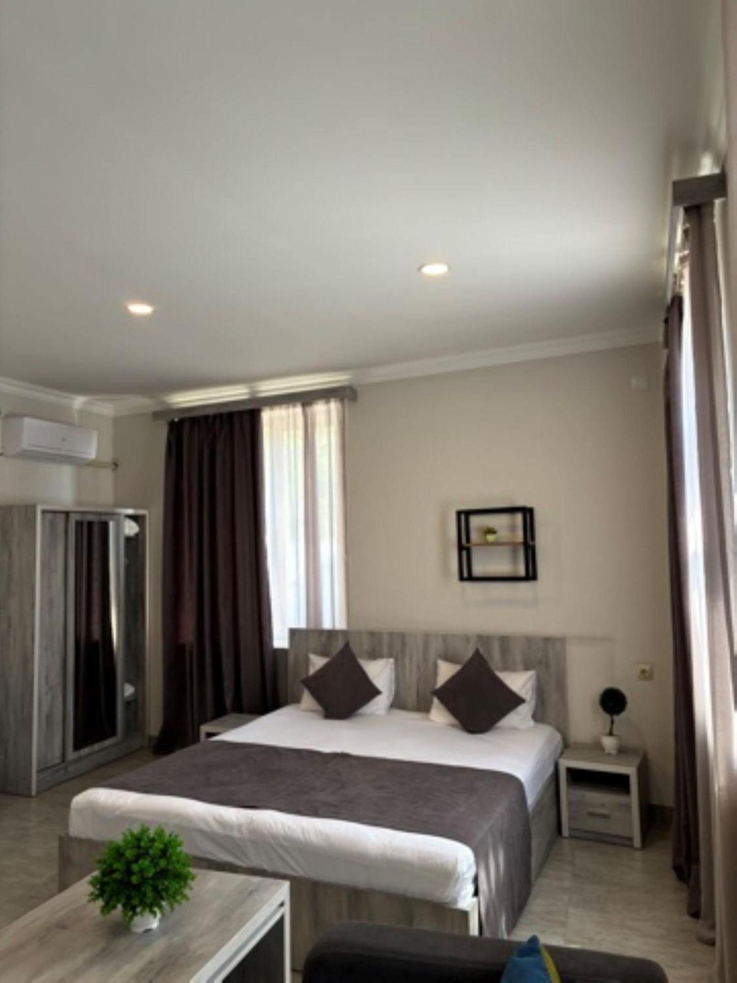 Hotel Menua Erévan Extérieur photo