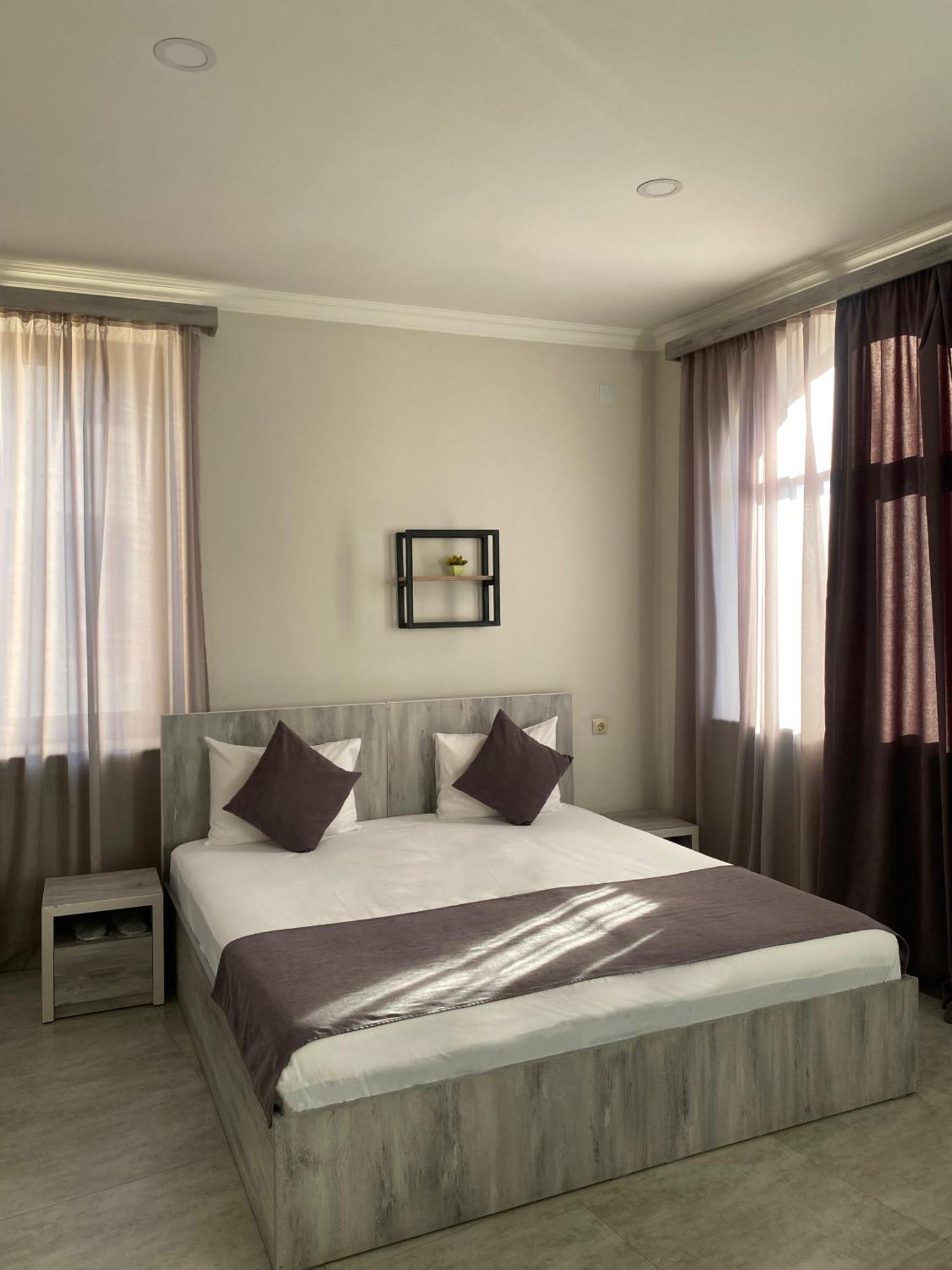 Hotel Menua Erévan Extérieur photo